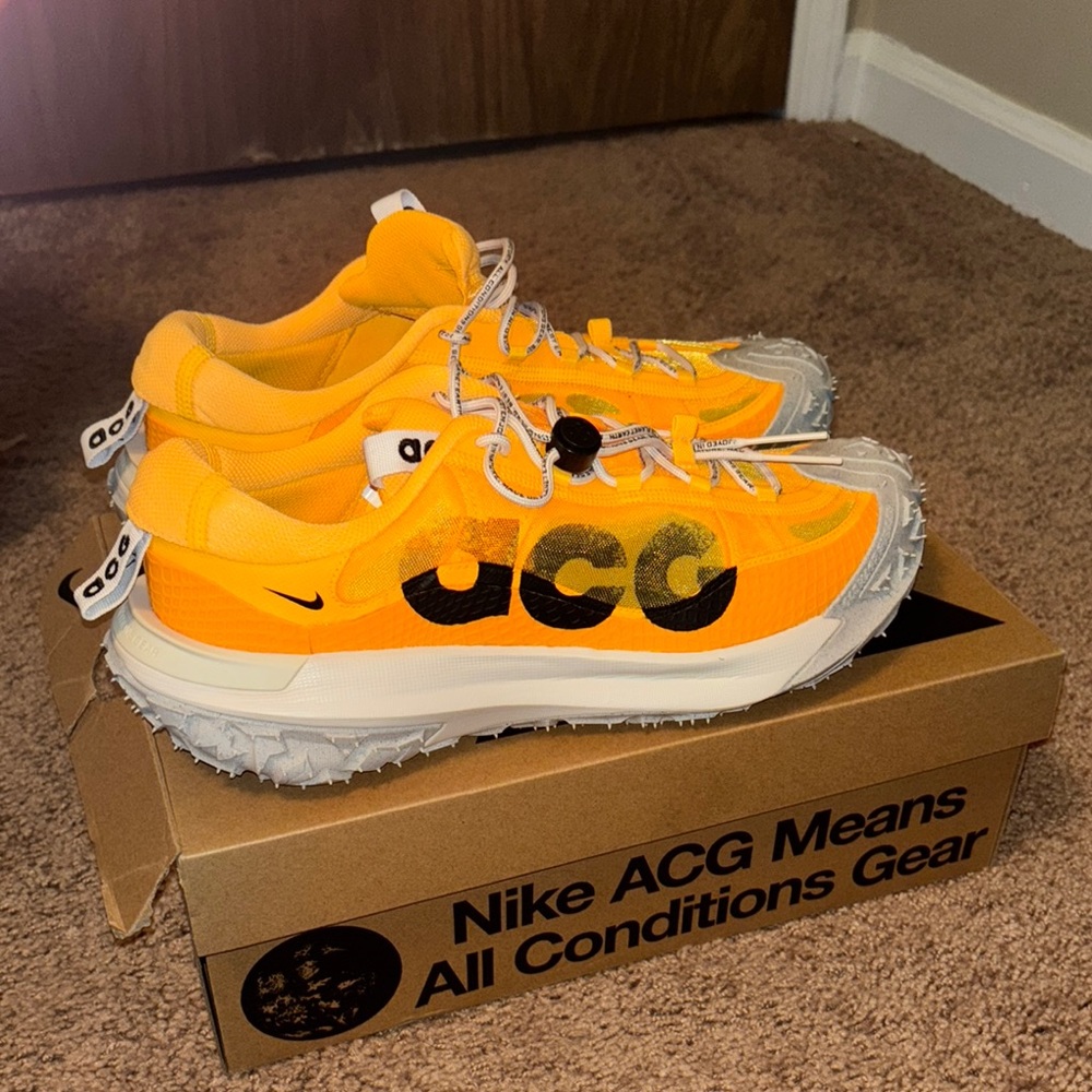 Nike ACG - Bright Orange